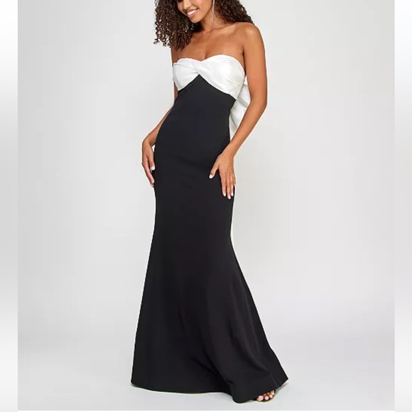 City Studios
Juniors' Scuba Twisted Back-Bow Gown - Picture 1 of 2